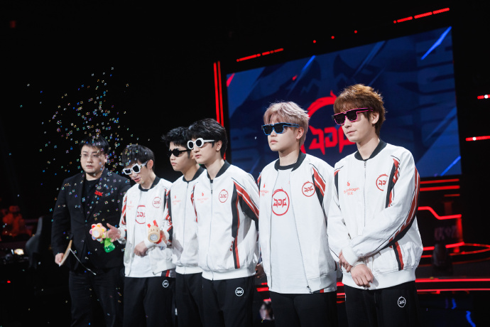 瓦伦西亚士气大振,成功击败对手 瓦伦西亚士气大振,成功击败对手