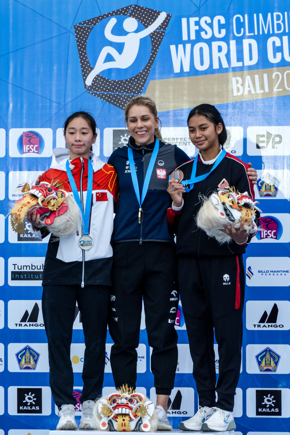 波兰选手意气风发,夺得国际杯冠军 波兰选手意气风发,夺得国际杯冠军