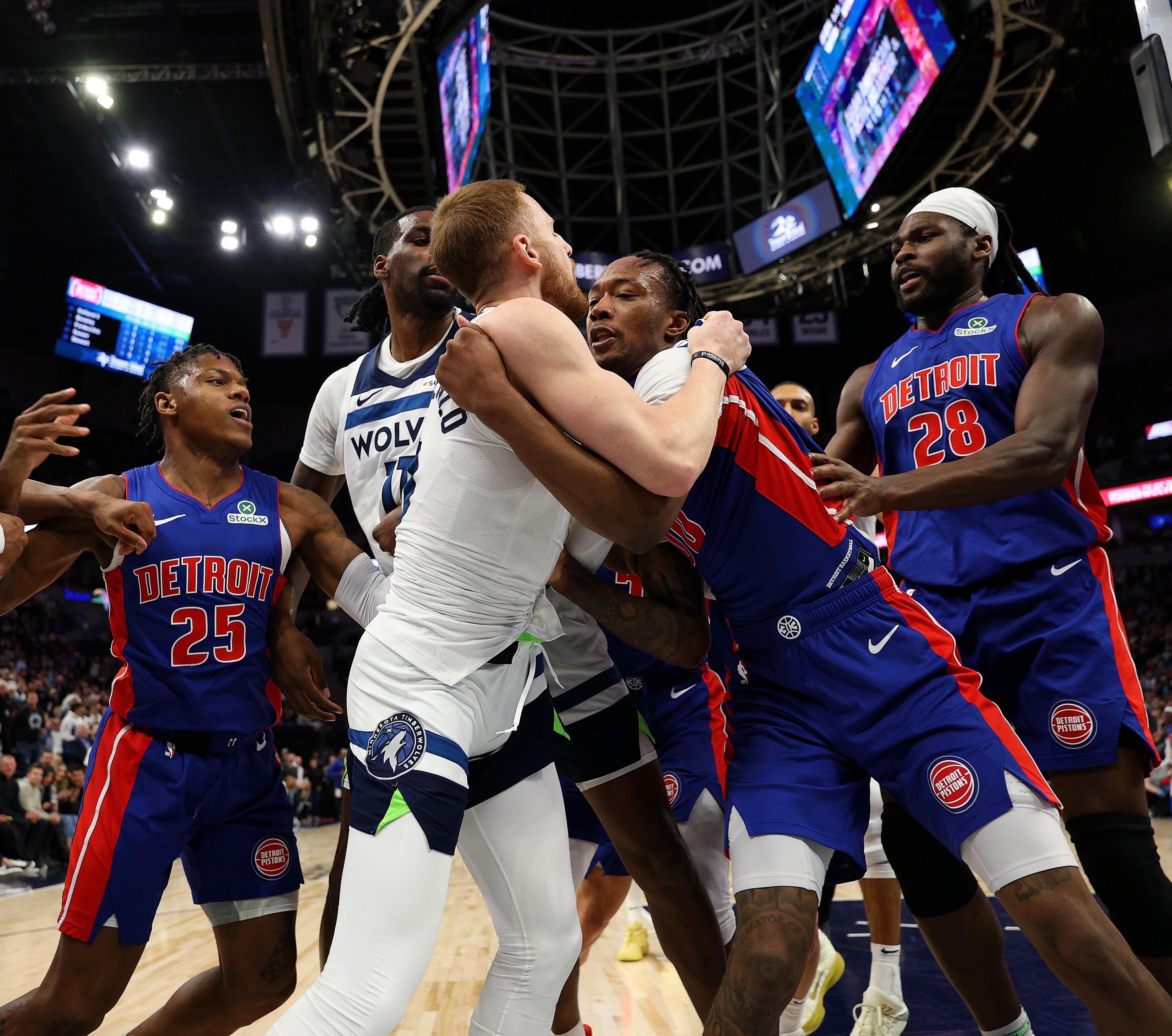 场外纷争激增，NBA赛场秩序受挑战