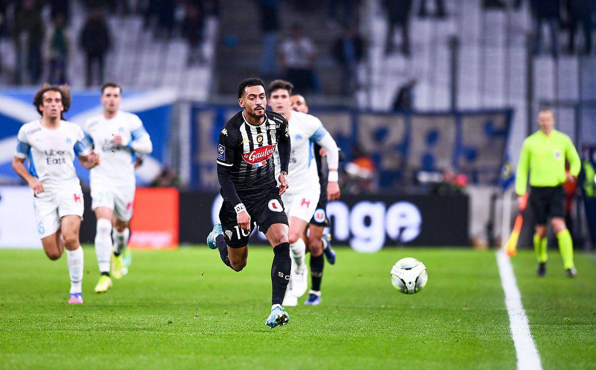 尼斯客场胜昂热,取得关键三分 尼斯客场胜昂热,取得关键三分