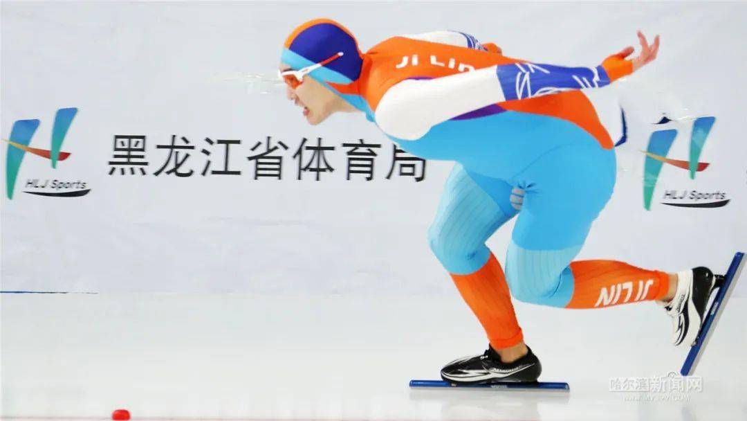 埃及跳水选手发挥出色斩获金牌
