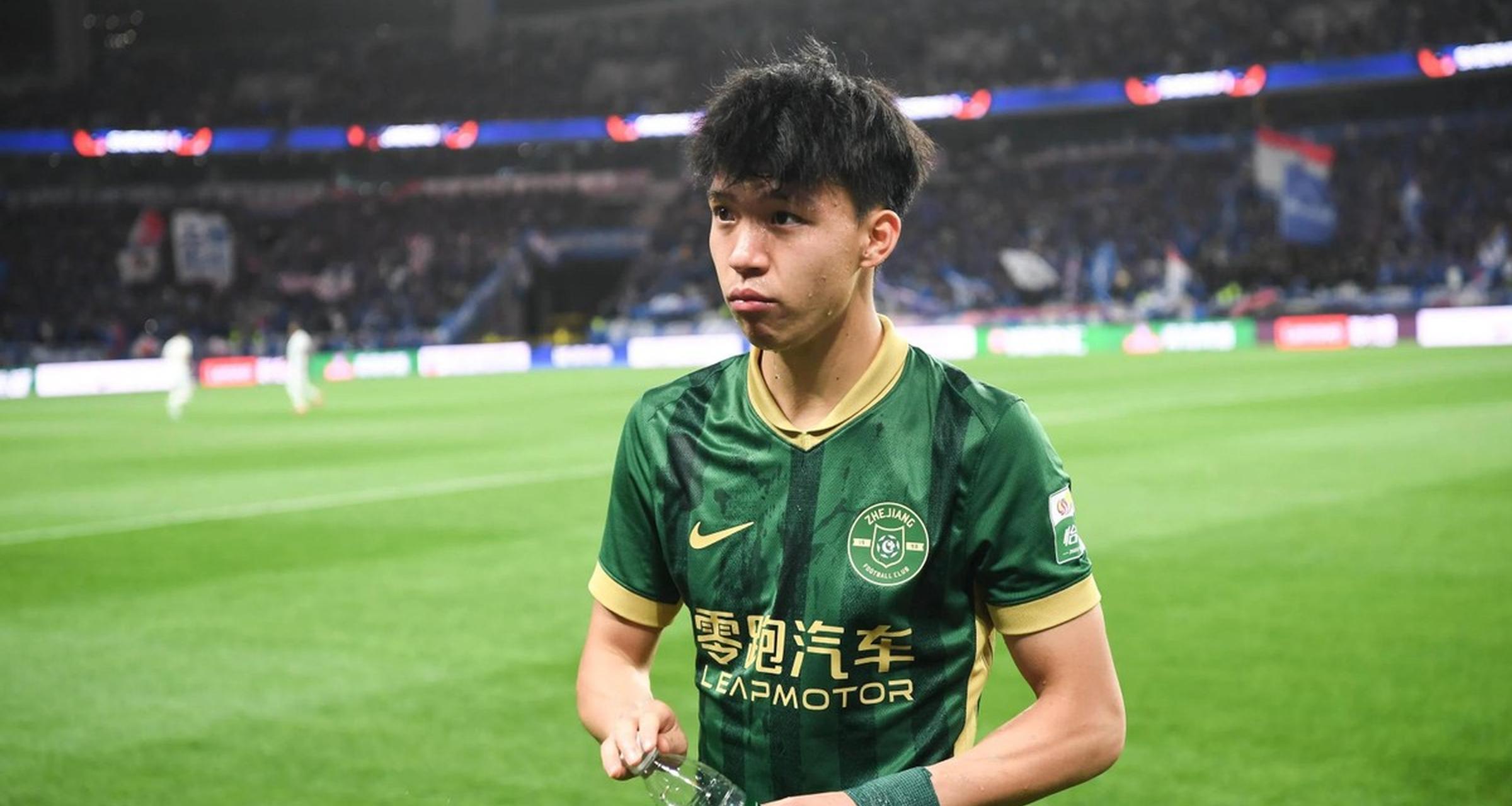 球队新晋球员表现抢眼,获得教练青睐 球队新晋球员表现抢眼,获得教练青睐