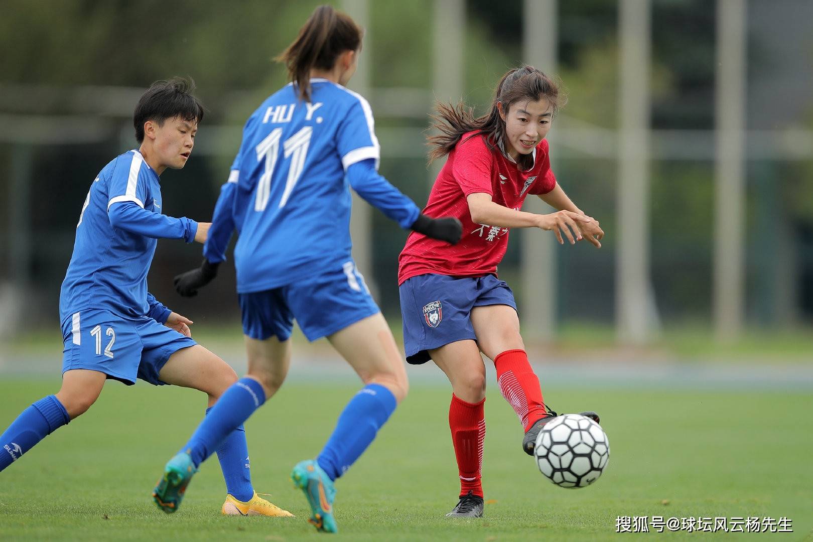脚踏风云：女足豪强镇守巅峰之巅