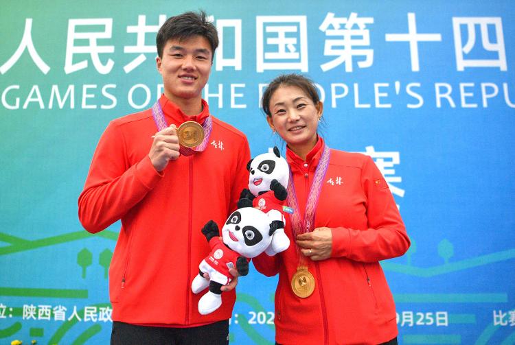 冒险之旅：美国和澳大利亚射箭选手挑战冠军