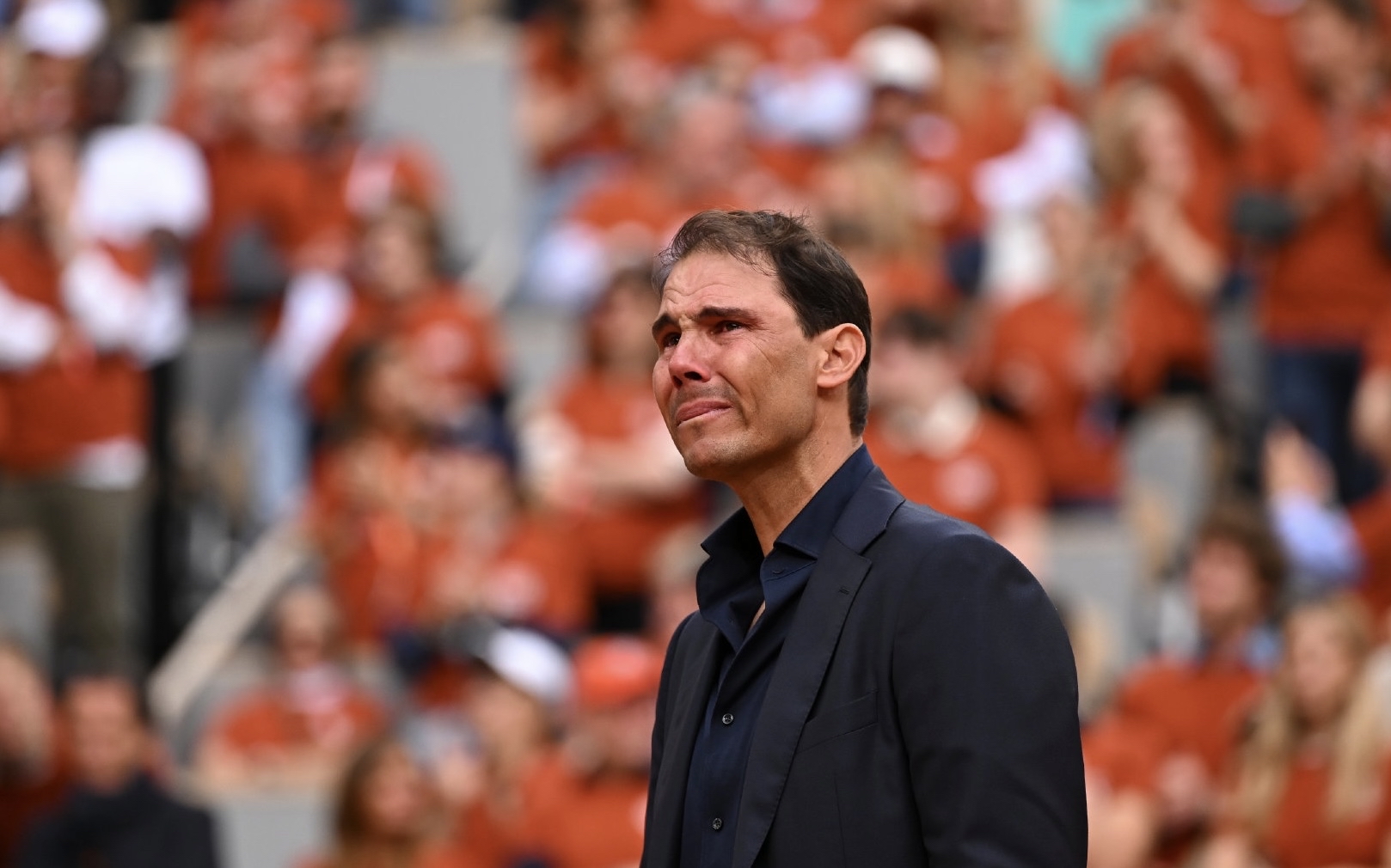 球员集体庆祝连入网球为球队带来荣誉