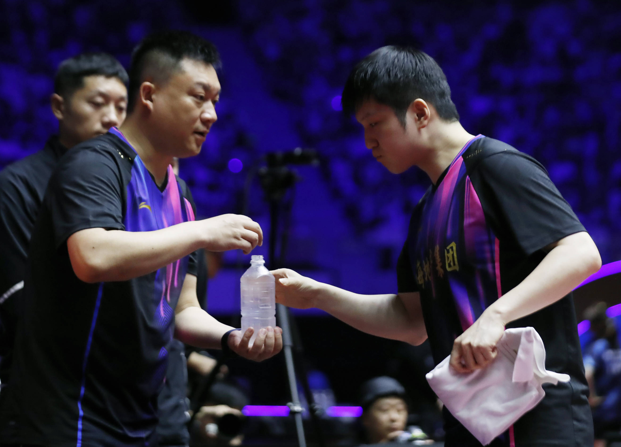 运动员在比赛中发挥出色，取得胜利
