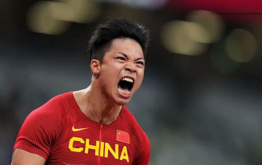 运动员技艺全面发扬，赛场掌声迭起