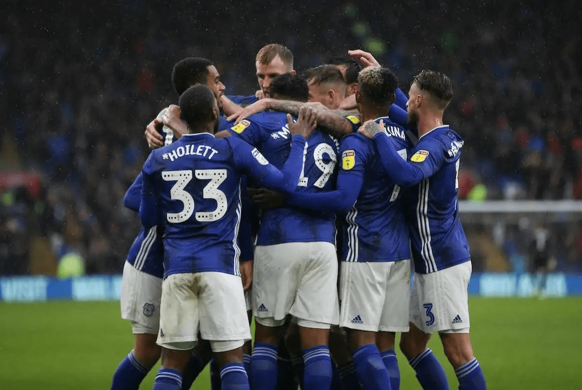 雷丁队继续在英格兰足球比赛中争强好胜