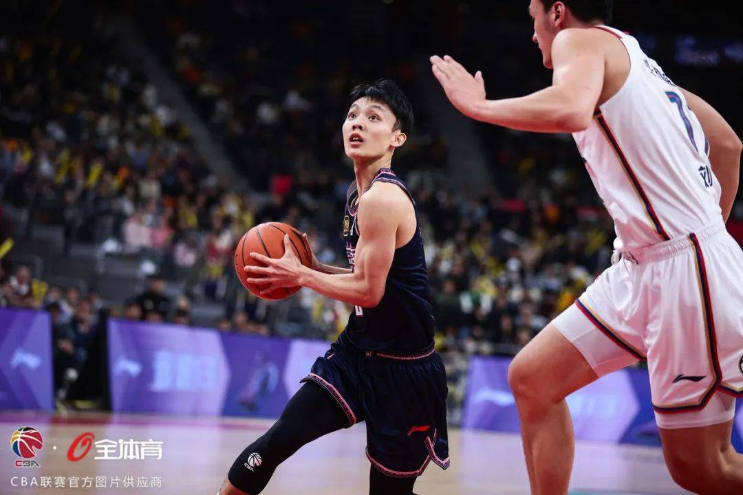 防守严密造成僵持，双方球队坚持不放