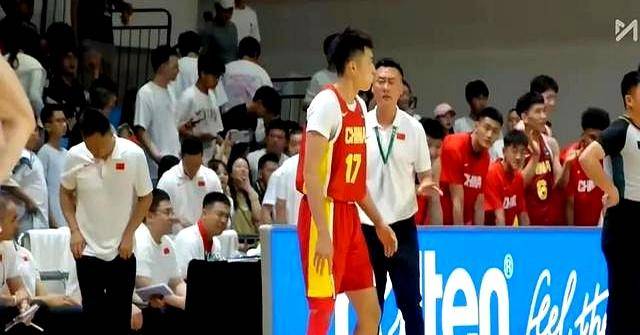 教练战术变阵，队伍逆袭取胜
