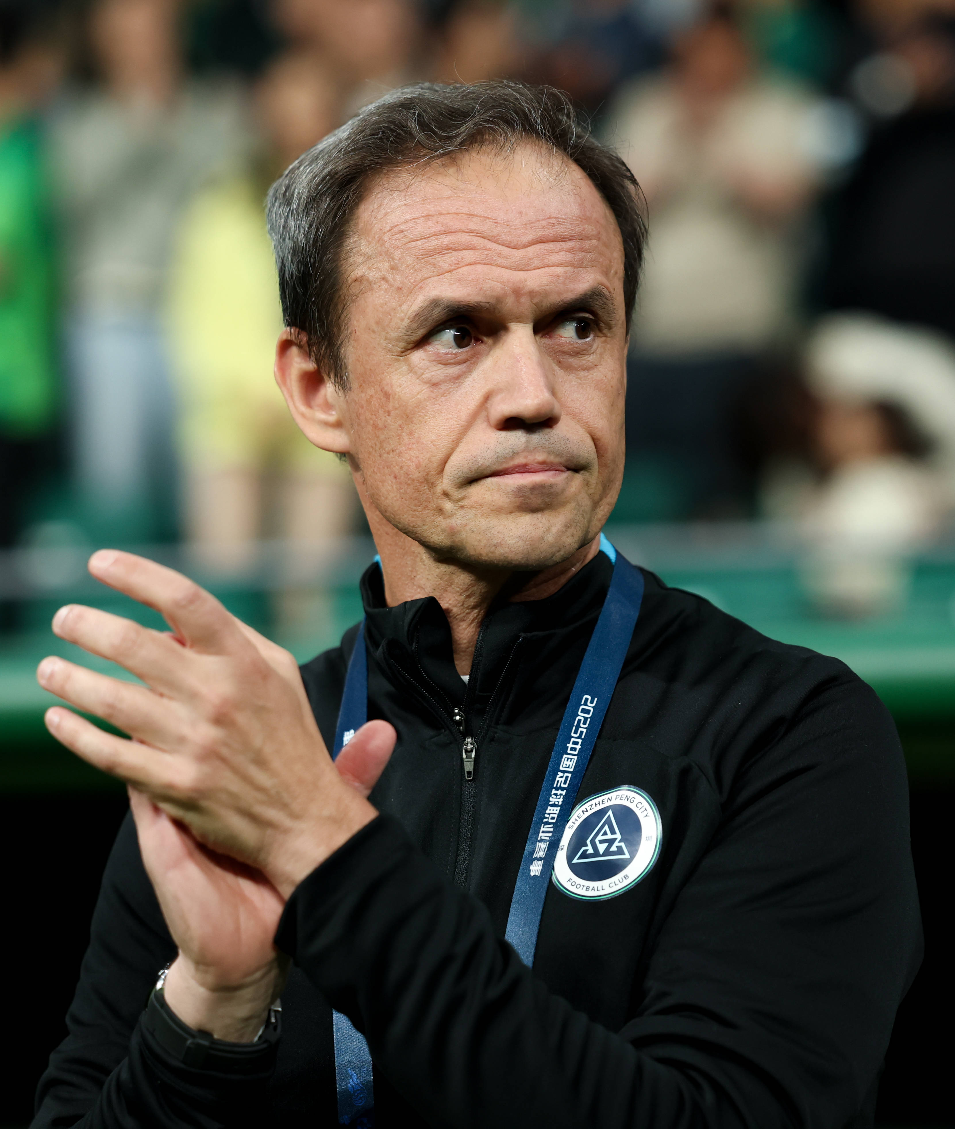 快船队主帅因病暂时离队，助教代理指挥比赛