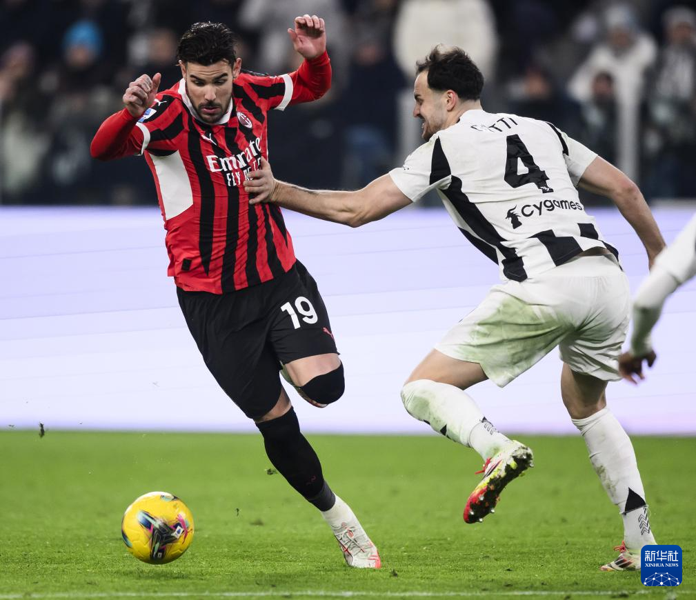 尤文图斯球员庆祝进球,全队士气高昂 尤文图斯球员庆祝进球,全队士气高昂