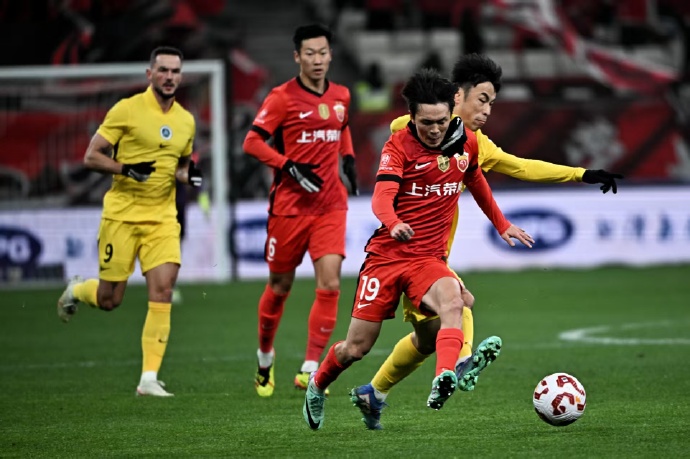 球员状态异军突起，中超联赛引人注目