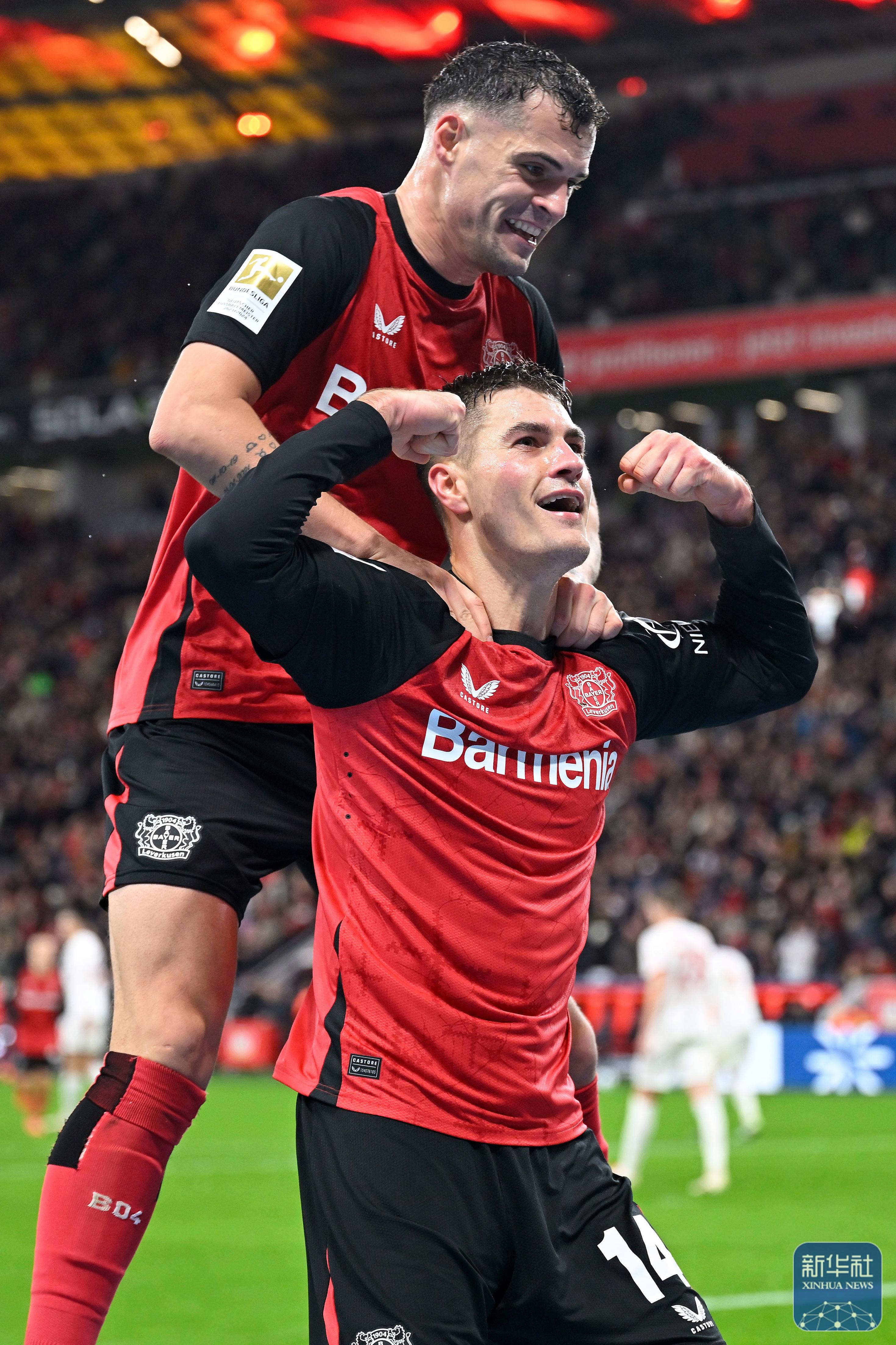 勒沃库森球迷热情助威，促进球队士气飙升