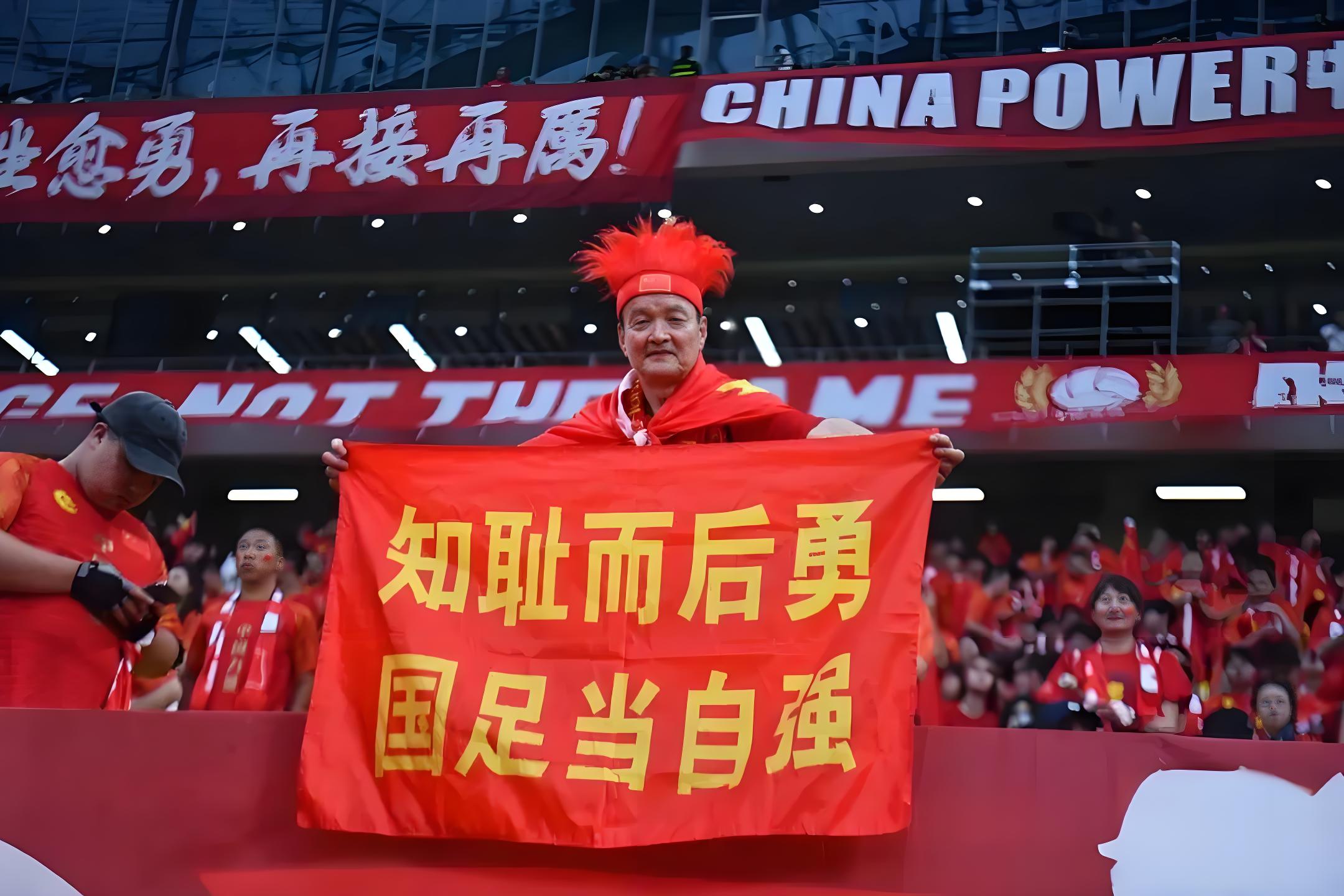 国内足球职业大胜利：球队风采尽显称霸球坛