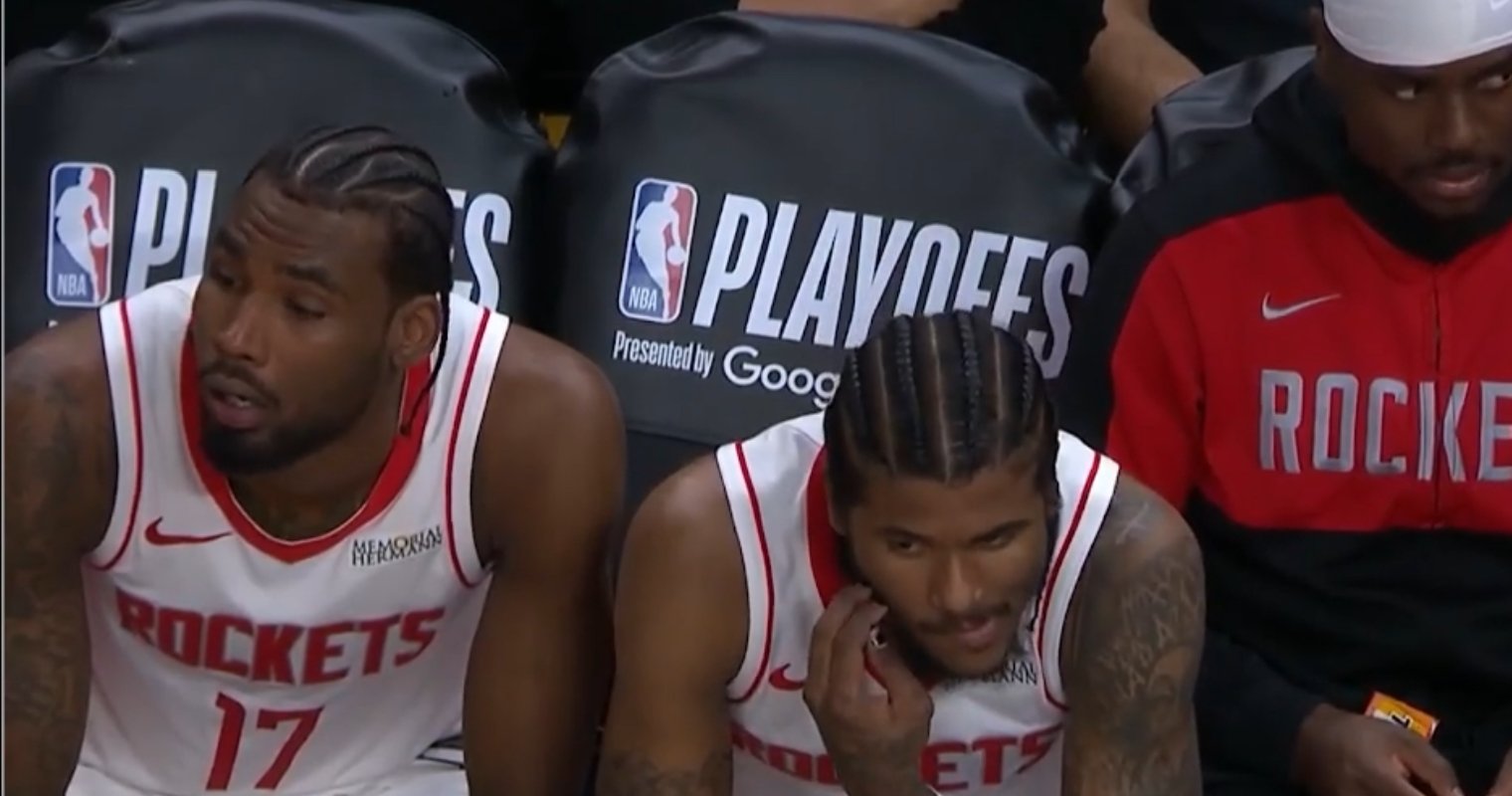 毫不示弱！球员在关键时刻奋力拼抢