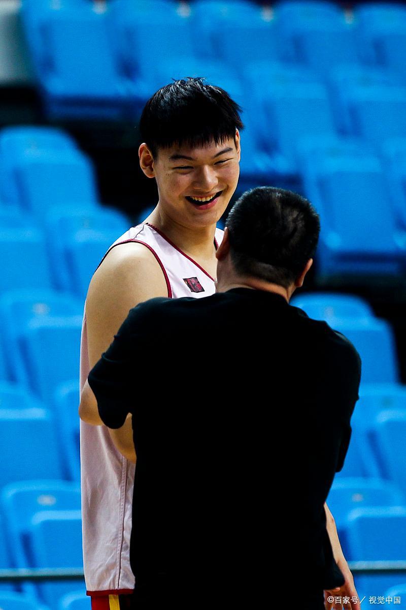 上海男篮战胜广东队,取得胜利 上海男篮战胜广东队,取得胜利