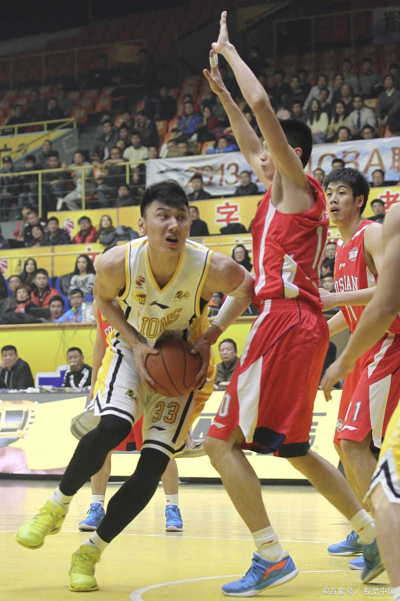 江苏男篮会师广东队,全力争取胜利 江苏男篮会师广东队,全力争取胜利