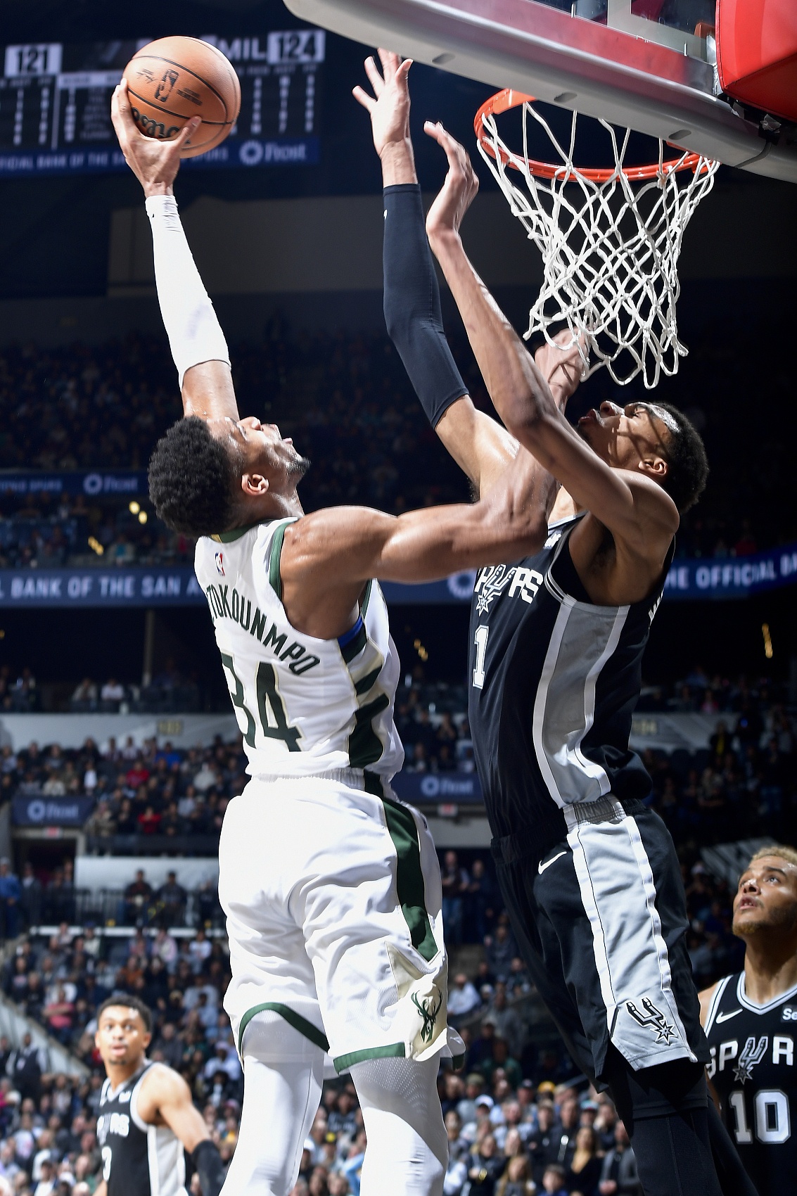 雄火箭胜马刺,伍兹发挥抢眼成为最佳球员 雄火箭胜马刺,伍兹发挥抢眼成为最佳球员