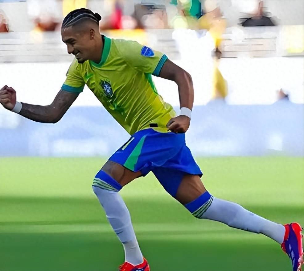 国内足坛焦点报道:中下游球队突然崭露头角,成为黑马热门 国内足坛焦点报道:中下游球队突然崭露头角,成为黑马热门