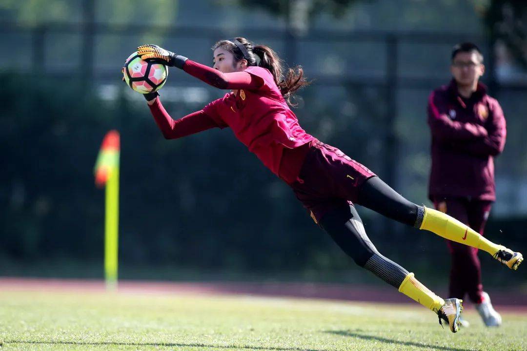 国家队女足比赛解说解密,击中球场要点 国家队女足比赛解说解密,击中球场要点