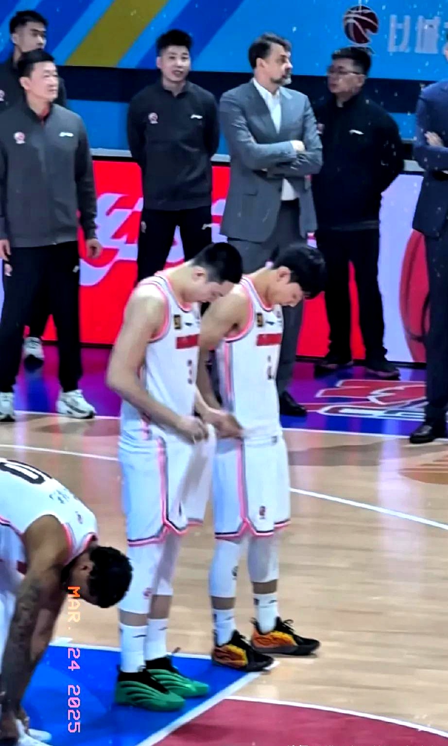 广东男篮主场迎战上海队,双方实力对比引人注目 广东男篮主场迎战上海队,双方实力对比引人注目