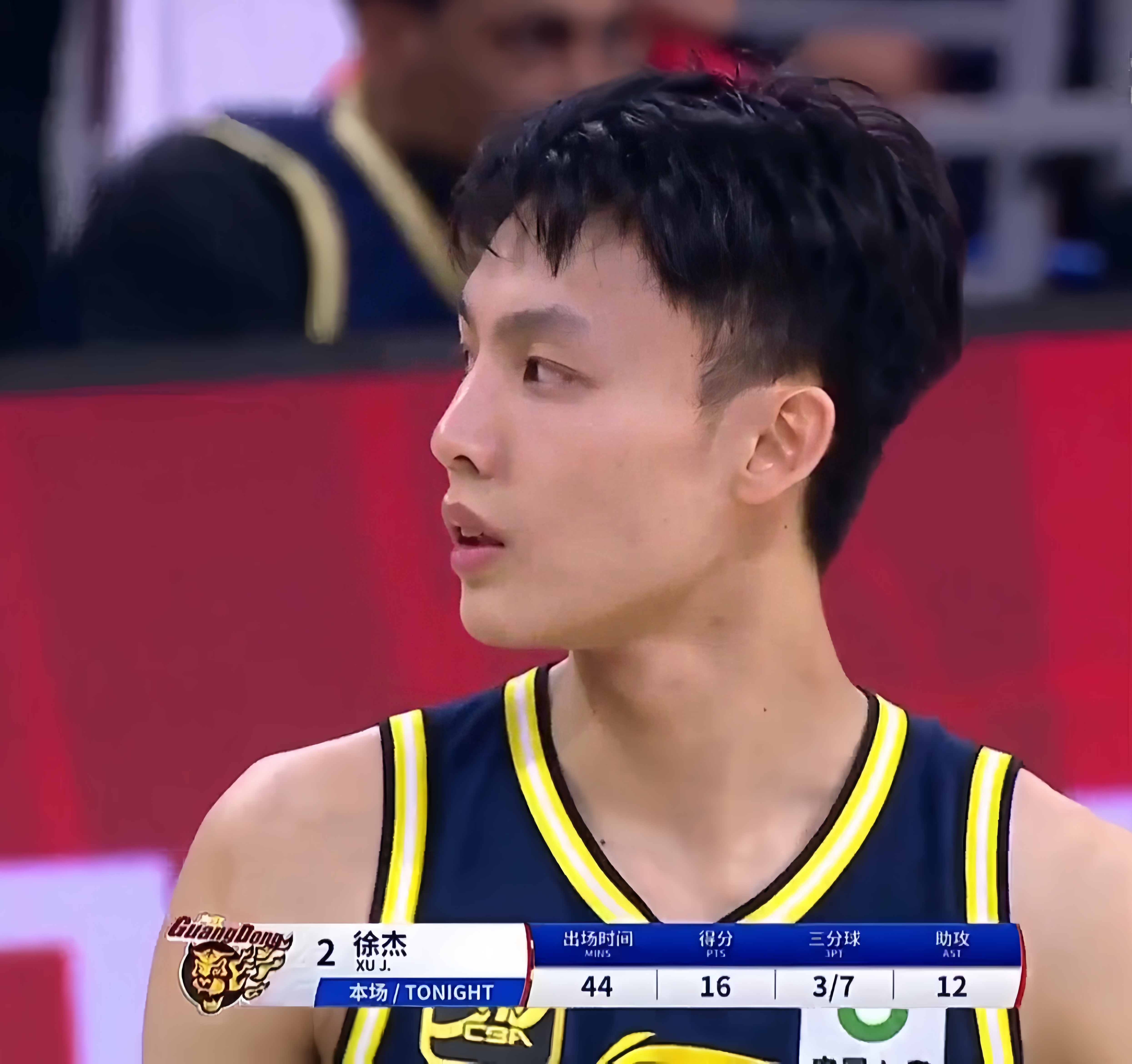 广东男篮主场迎战上海队,双方实力对比引人注目 广东男篮主场迎战上海队,双方实力对比引人注目