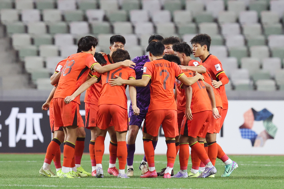 国内足球再掀高潮,球迷热切期待看到精彩比拼 国内足球再掀高潮,球迷热切期待看到精彩比拼