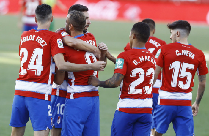 史特加尔特主场大胜,保级希望燃起 史特加尔特主场大胜,保级希望燃起