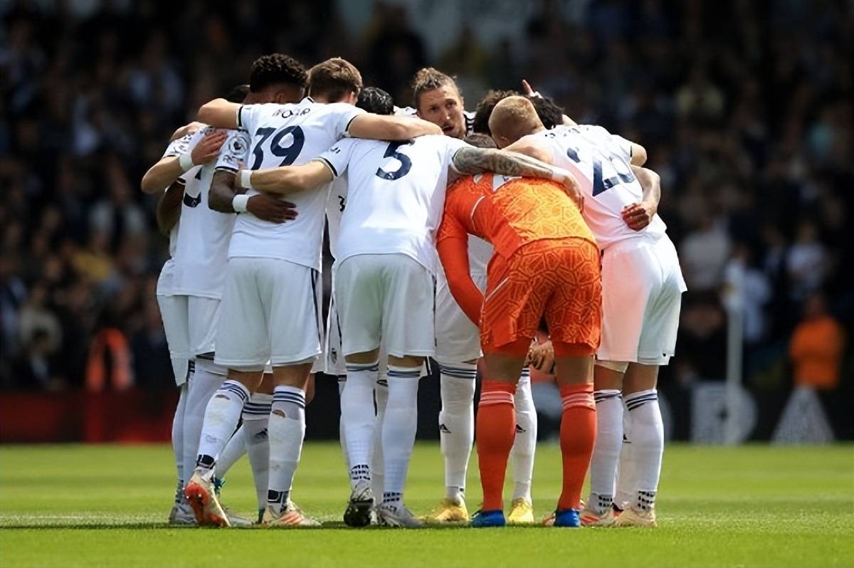 史特加尔特主场大胜,保级希望燃起 史特加尔特主场大胜,保级希望燃起