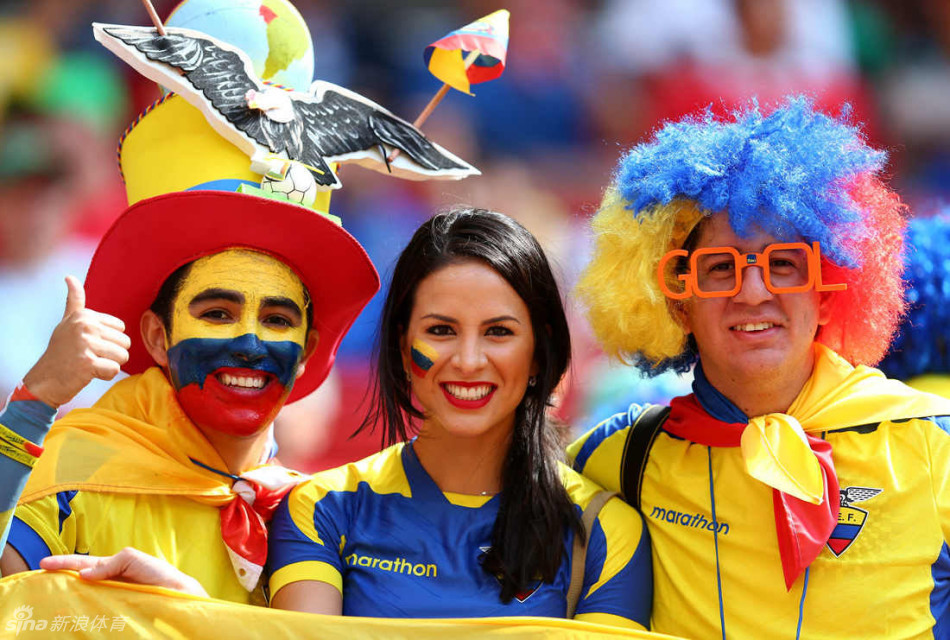 红蓝军团交战激发球迷激情 红蓝军团交战激发球迷激情