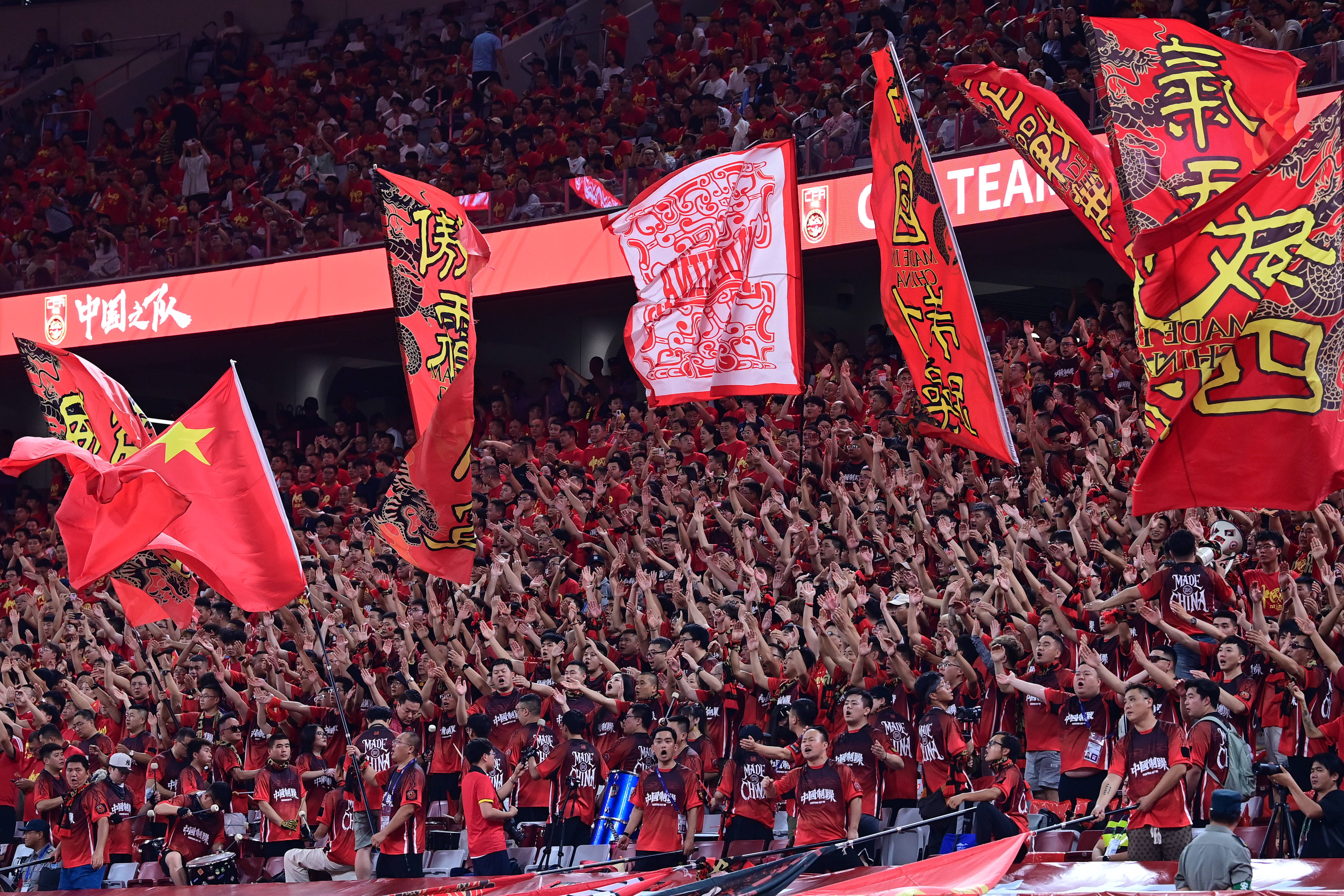 中国足球队在国际赛场继续夺冠