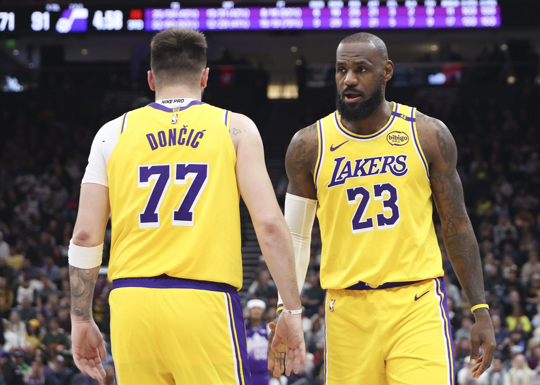 湖人客场逆转快船，詹姆斯再度扛鼎成为胜负关键