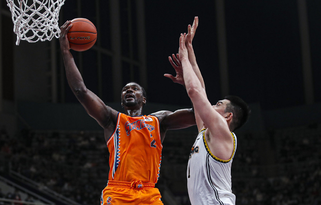 战术精妙掀翻对手，新疆队胜券在握