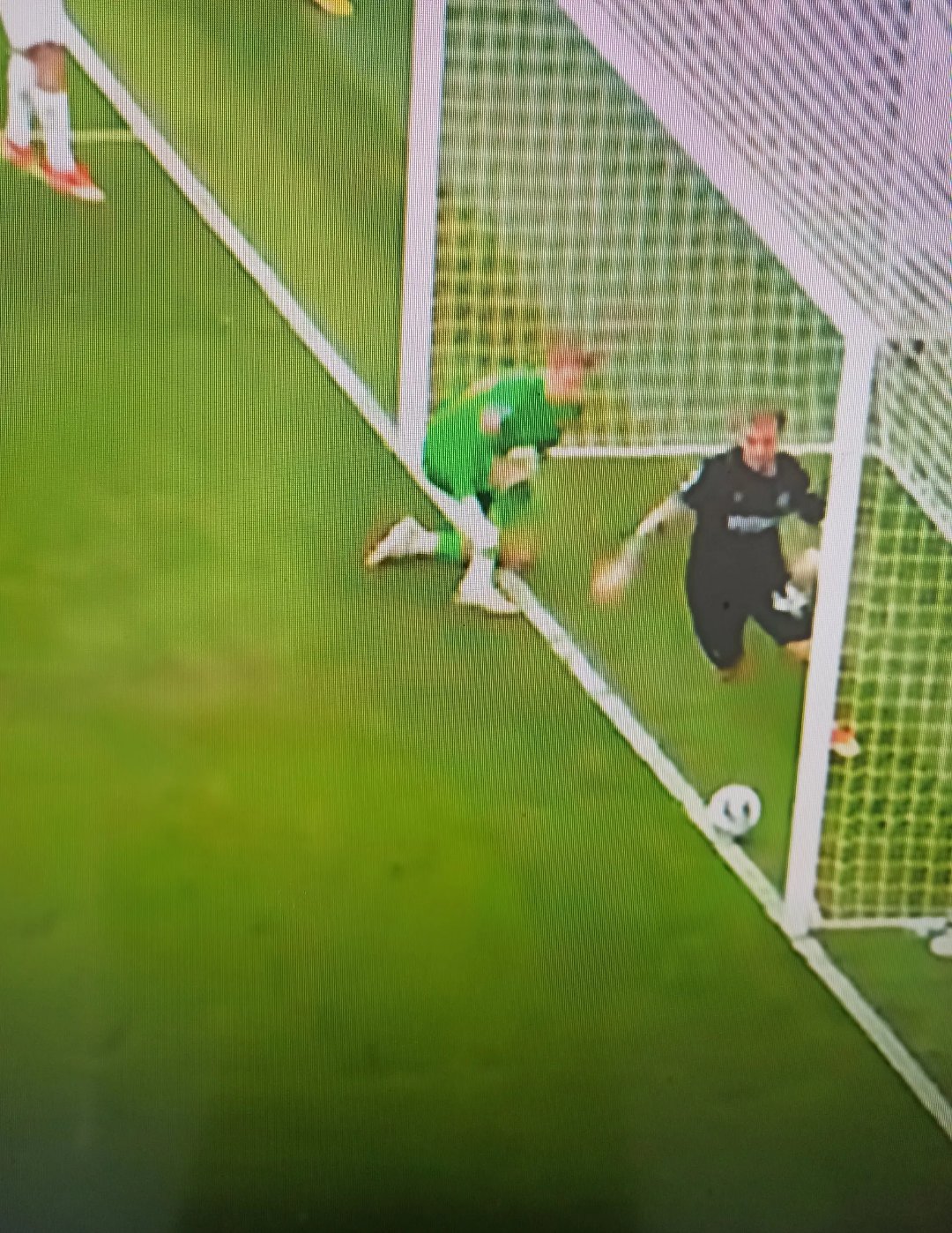 澳洲球队爆冷击败对手，赢得关键三分