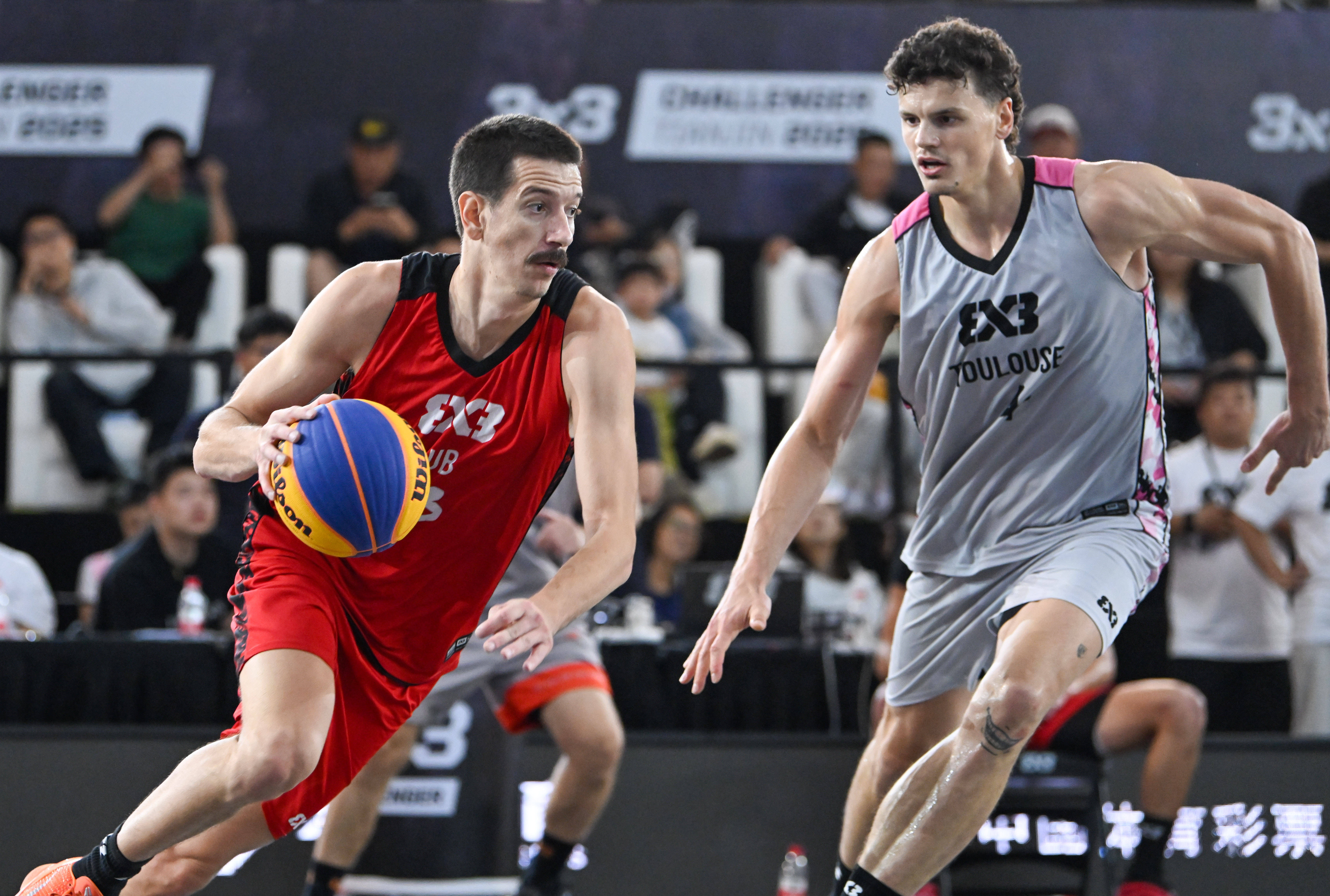 世界高水平联赛正酣，新赛季引爆篮球迷热情