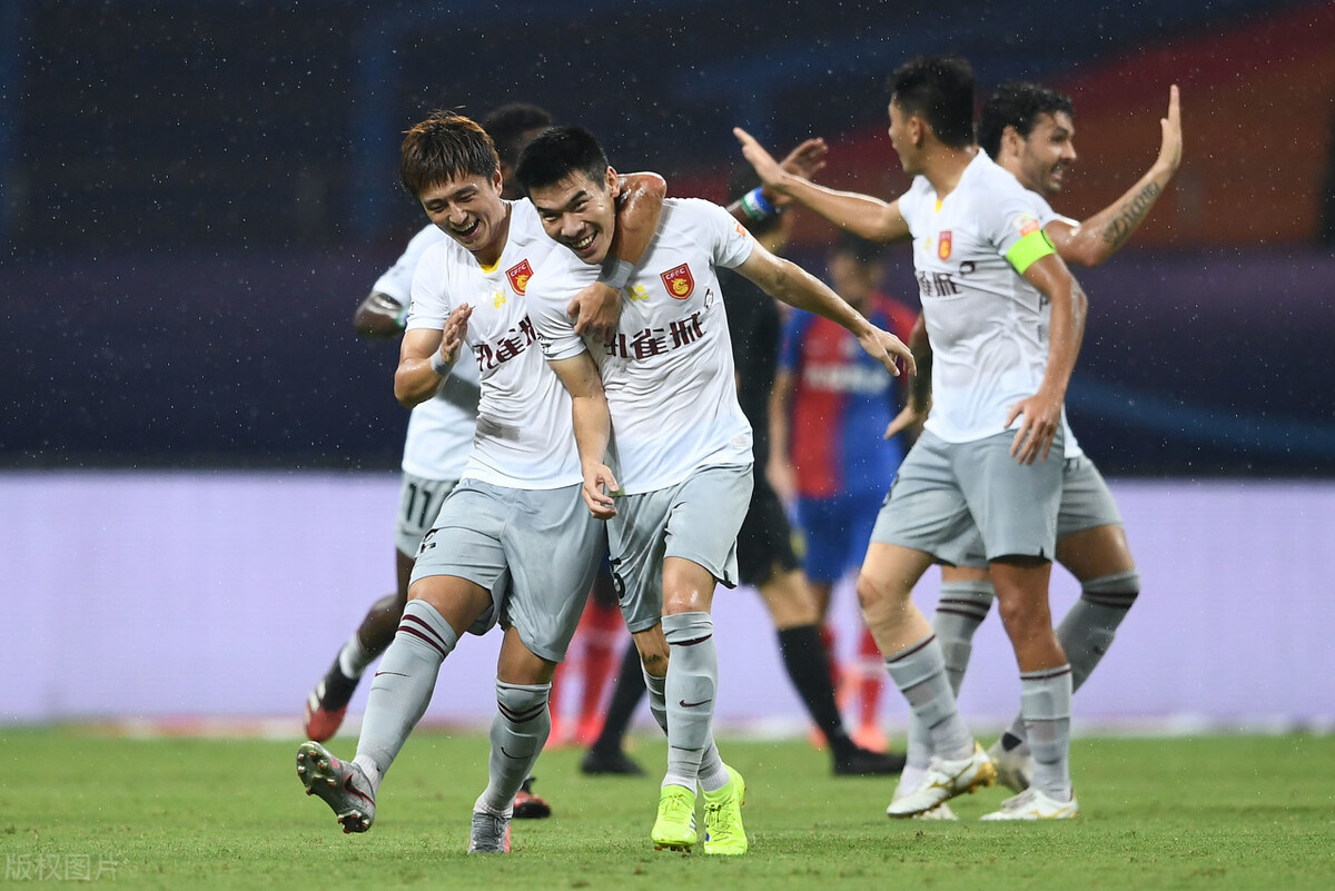 青岛黄海抢分成功,主教练赞誉全队 青岛黄海抢分成功,主教练赞誉全队