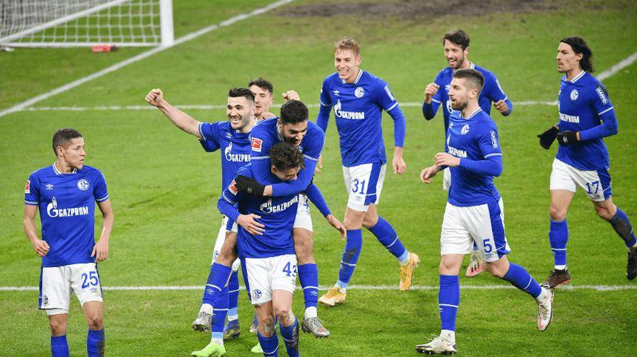 柏林赫塔在主场大获全胜,实力抢眼 柏林赫塔在主场大获全胜,实力抢眼