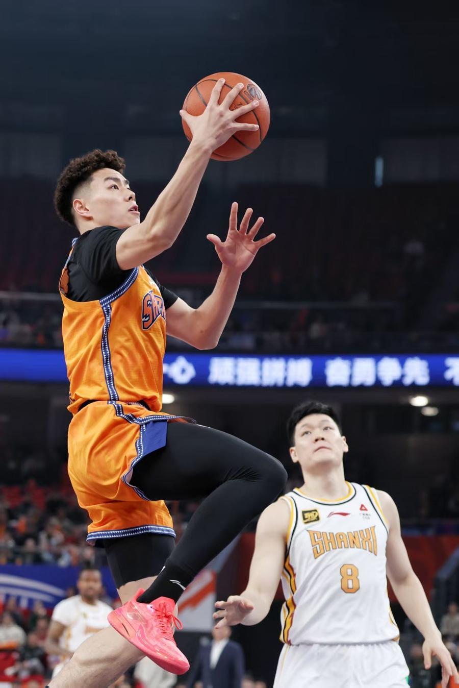 上海男篮努力追赶，保持前八位置