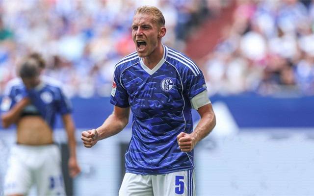 沙尔克04队陷入降级区，危机严重