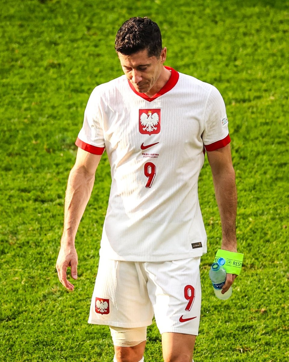 斯洛伐克惊险击败波兰,出线希望 斯洛伐克惊险击败波兰,出线希望