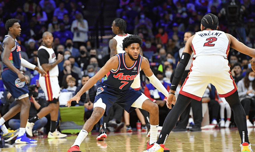 救世主连进两球，球队险胜保慢保胜