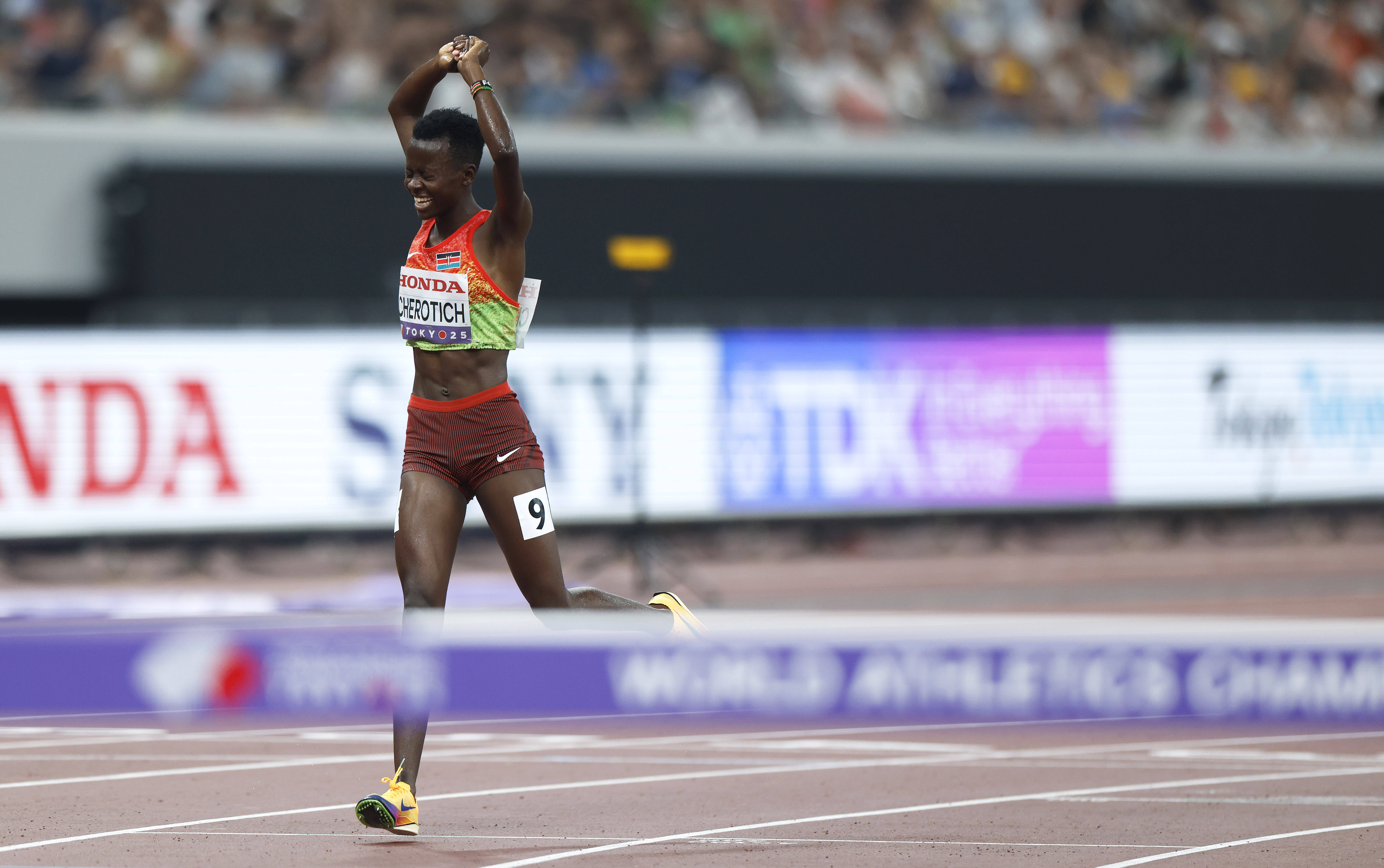 肯尼亚长跑选手风采独具,夺冠成功 肯尼亚长跑选手风采独具,夺冠成功