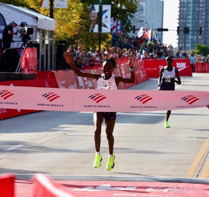 肯尼亚长跑选手风采独具,夺冠成功 肯尼亚长跑选手风采独具,夺冠成功