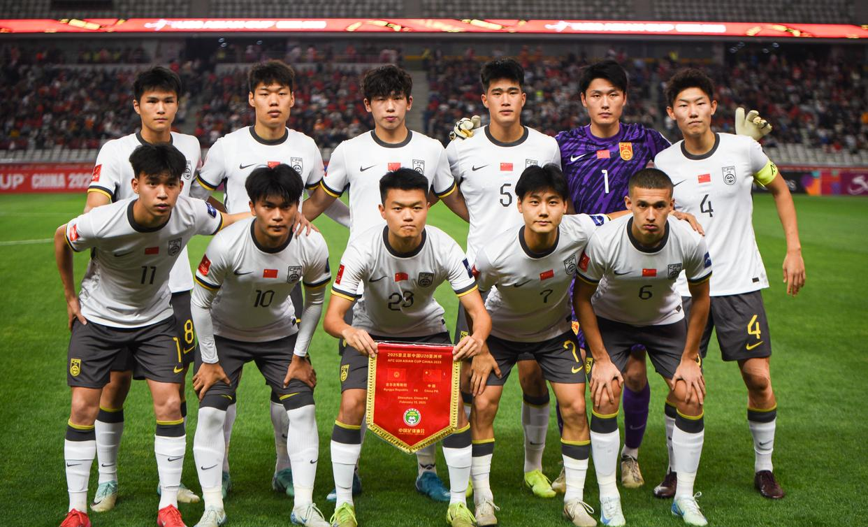 国内球队在大型赛事中蓬勃发展，引人注目