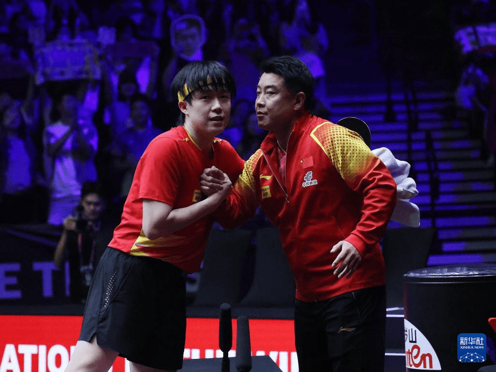 美国乒乓球选手挑战极限，勇夺冠军