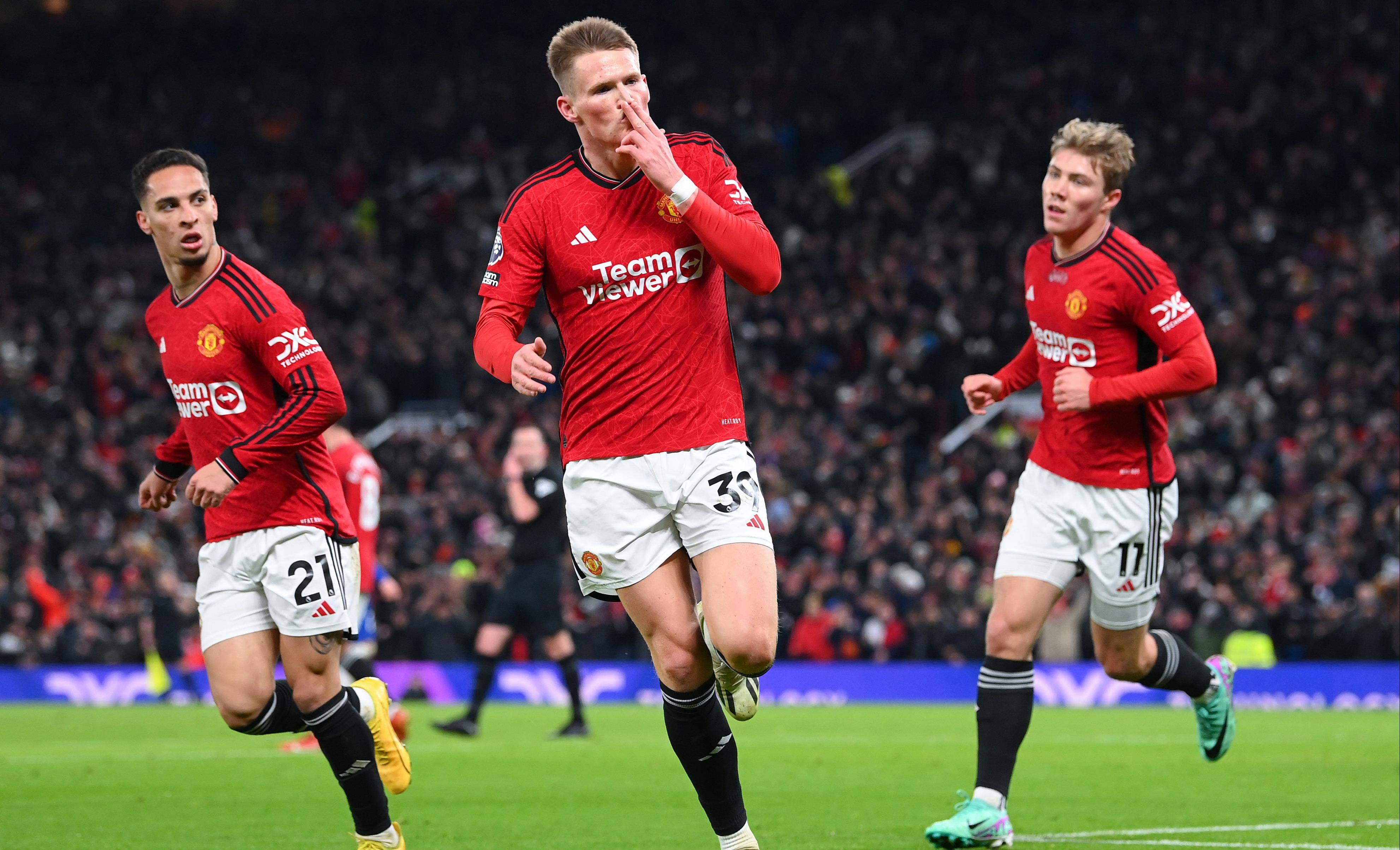 曼联客场取胜，领先优势扩大