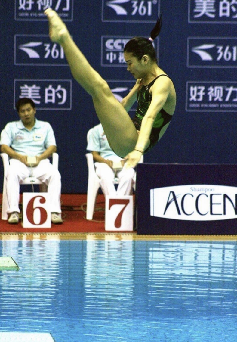 跳水项目犹如天使降临,轻盈飘逸 跳水项目犹如天使降临,轻盈飘逸