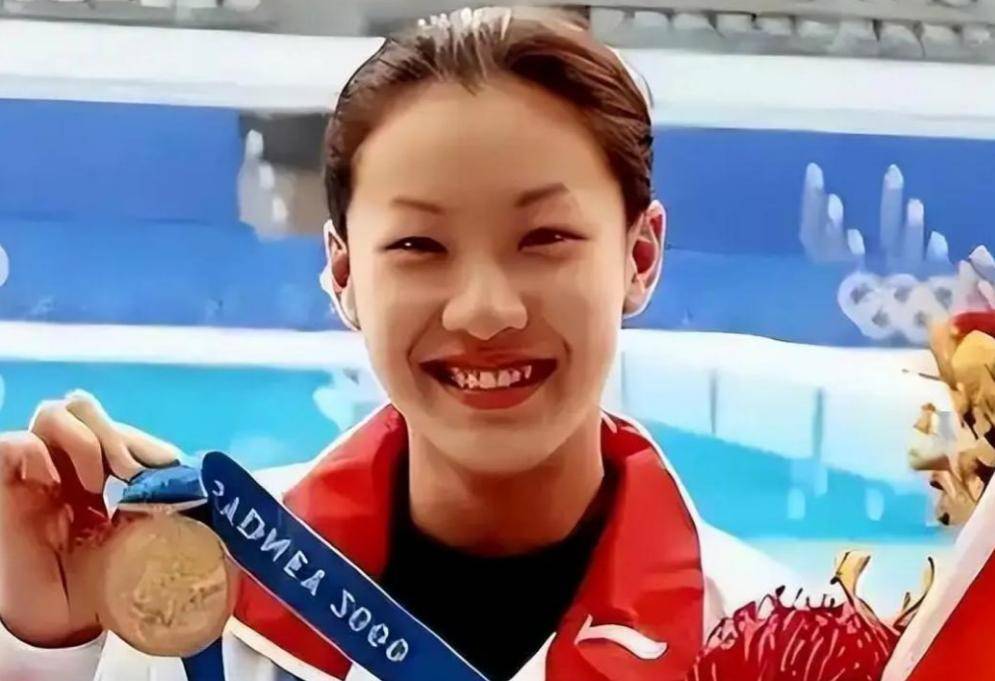 跳水项目犹如天使降临,轻盈飘逸 跳水项目犹如天使降临,轻盈飘逸