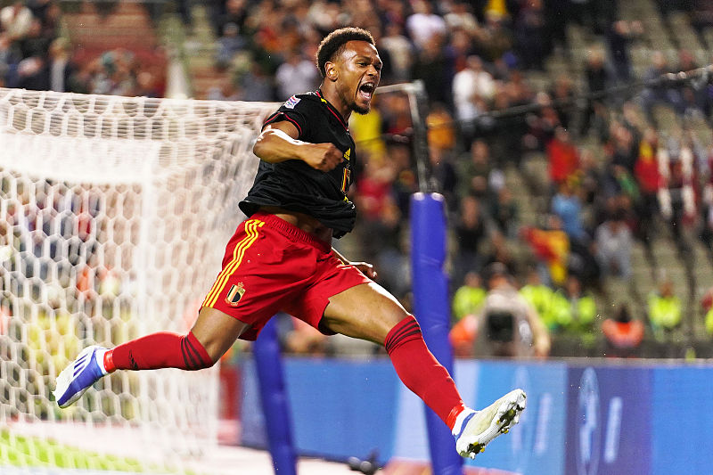 意大利劲旅展现强大实力，球迷鼓舞